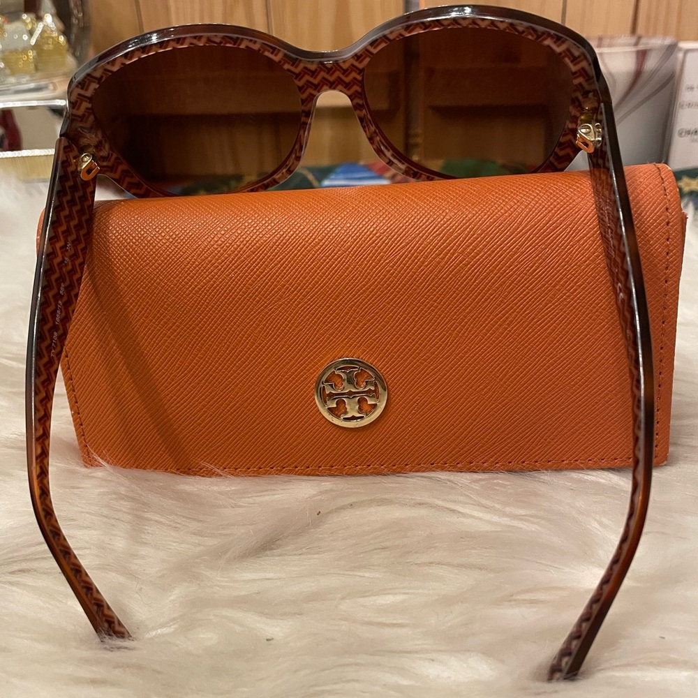 Tory Burch Brown Gradient Oversized Sunglasses with Orange Case - Picture 9 of 14